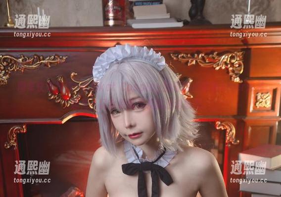 图集快来救场！Kitkat Cosplay的阿尔托莉雅Alter泳装照片，配合假期柔软的沙滩思想。
